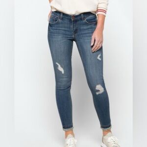 1822 Women's Distressed Skinny Stretch Blue Jeans size 8/29
